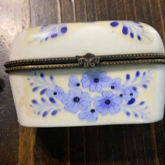 VINTAGE Blue Delft Floral Rectangle Trinket Box - Picture 6 of 13